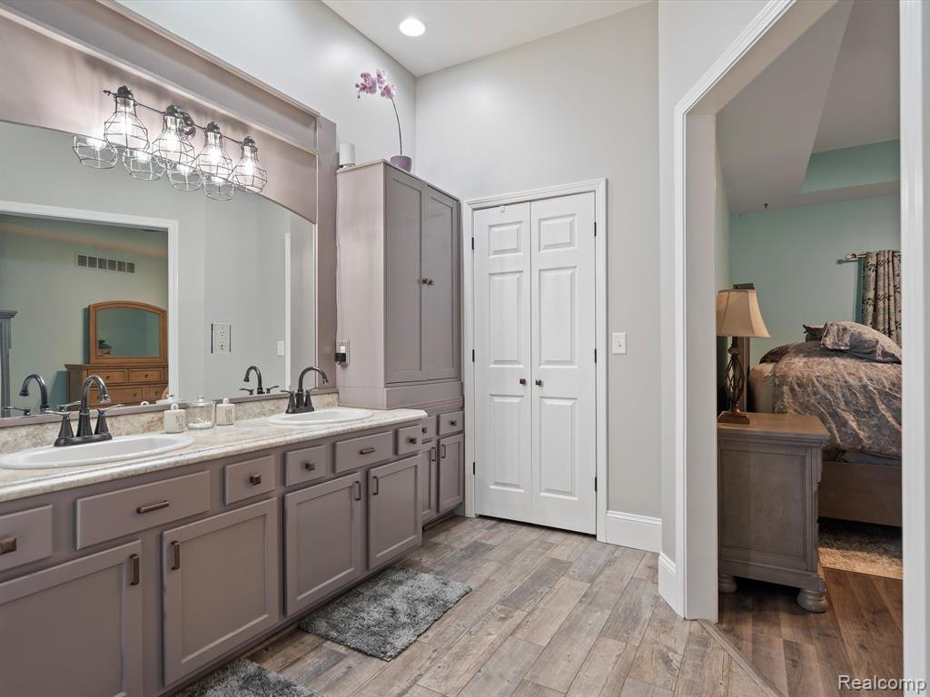 8327 WOODLAND Circle, Goodrich Vlg, MI — Photo 21