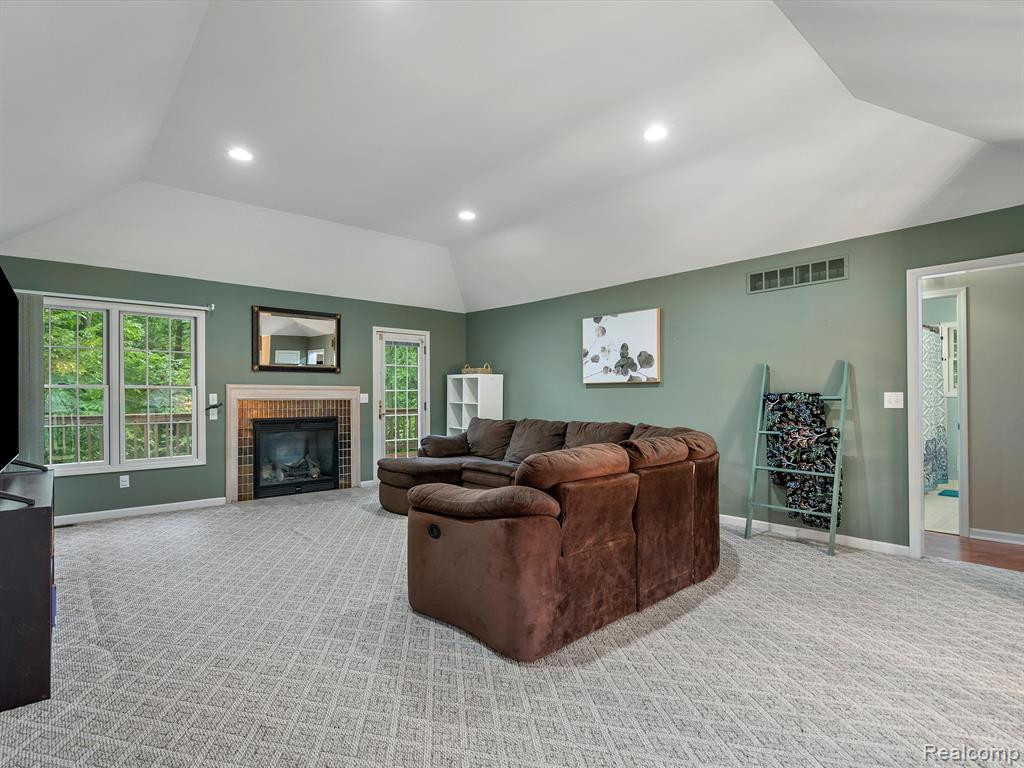 8327 WOODLAND Circle, Goodrich Vlg, MI — Photo 24