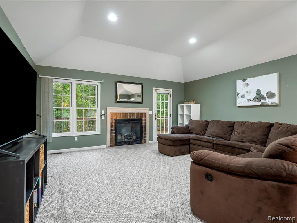 8327 WOODLAND Circle, Goodrich Vlg, MI — Photo 25