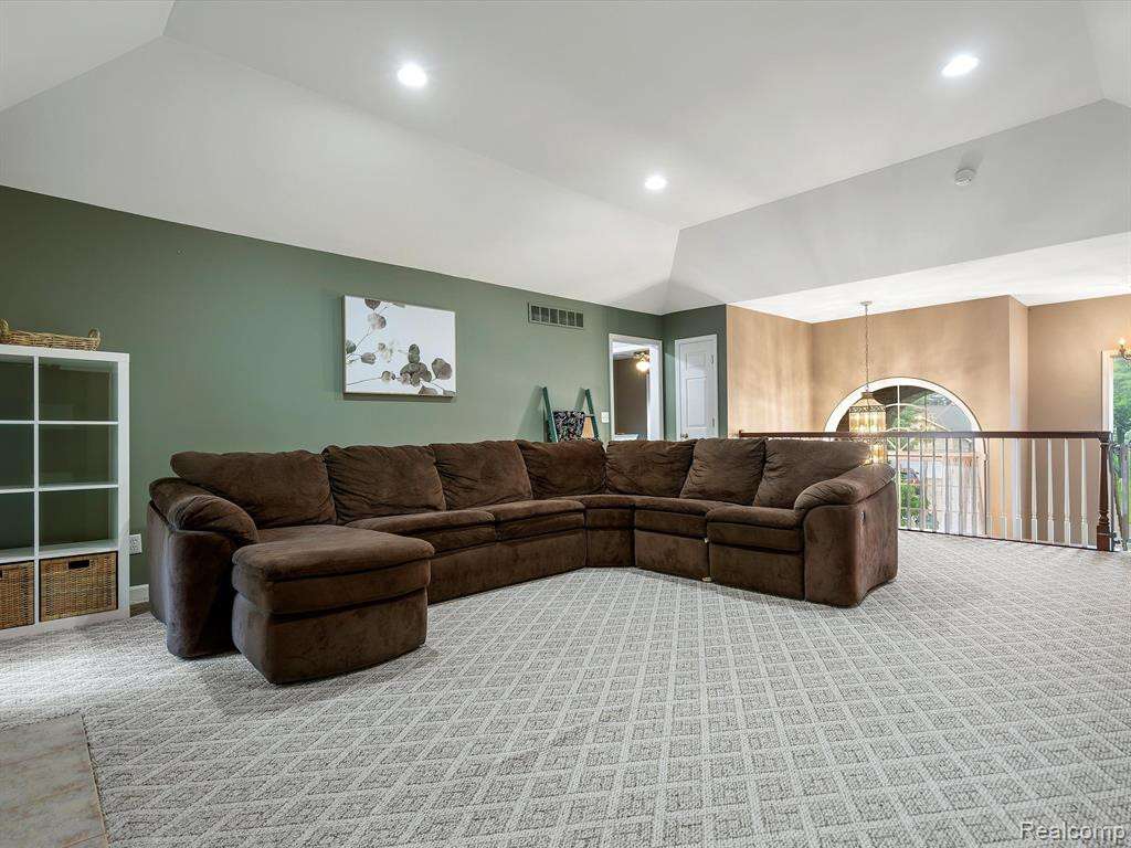 8327 WOODLAND Circle, Goodrich Vlg, MI — Photo 26