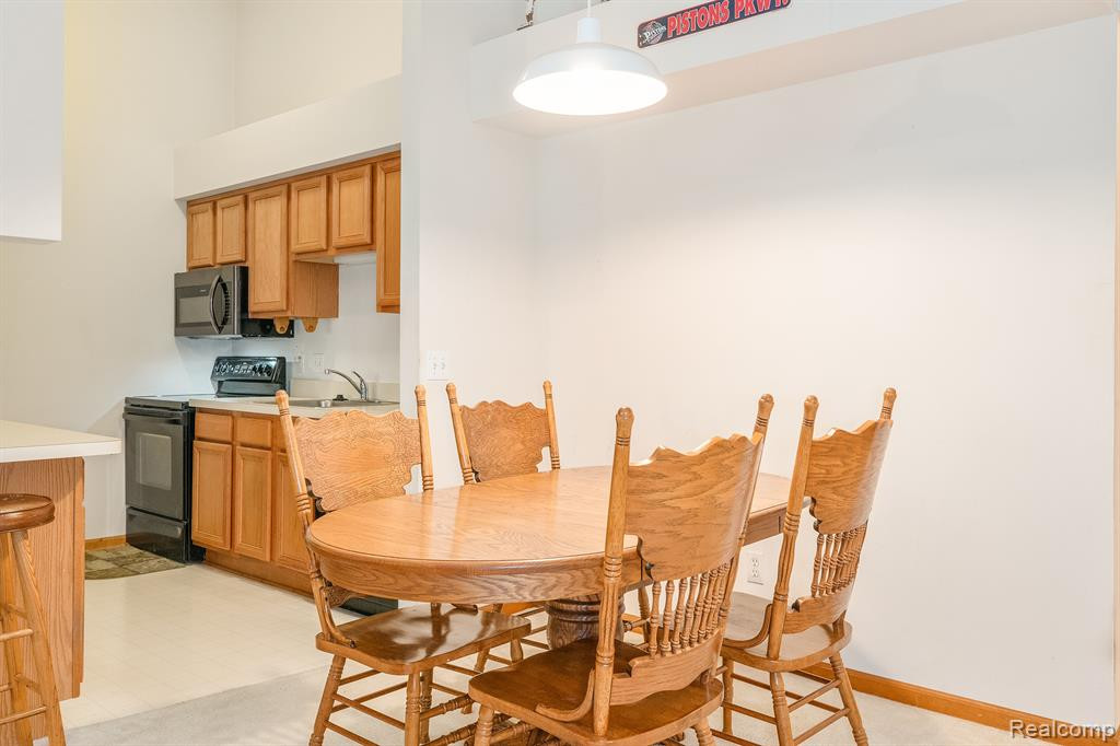 9754 SAWGRASS Court, Belleville, MI 48111 — Photo 5