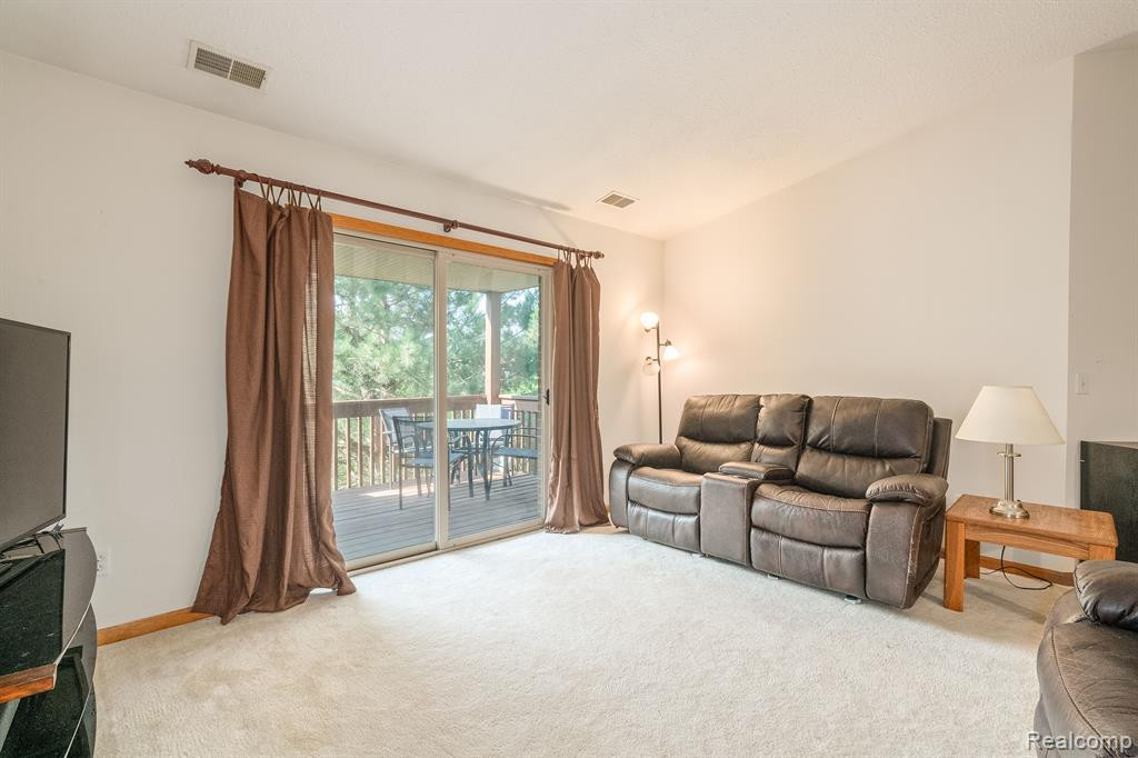 9754 SAWGRASS Court, Belleville, MI 48111 — Photo 7