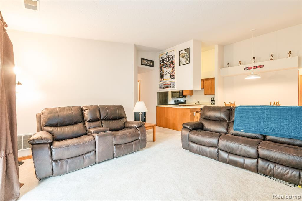 9754 SAWGRASS Court, Belleville, MI 48111 — Photo 8