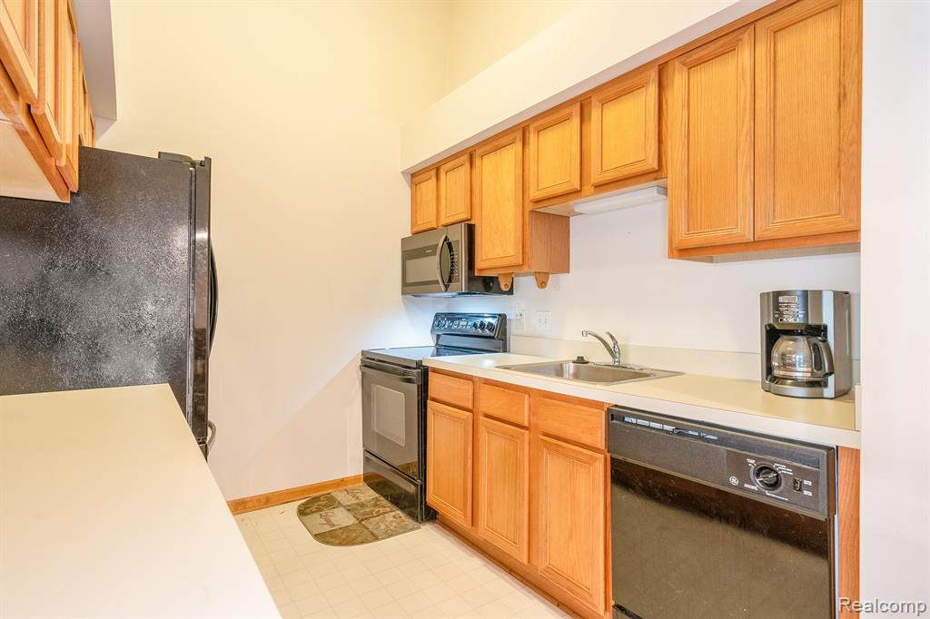 9754 SAWGRASS Court, Belleville, MI 48111 — Photo 9
