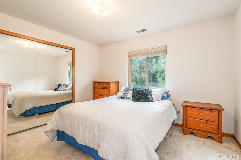 9754 SAWGRASS Court, Belleville, MI 48111 — Photo 11