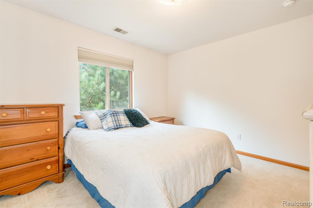 9754 SAWGRASS Court, Belleville, MI 48111 — Photo 12
