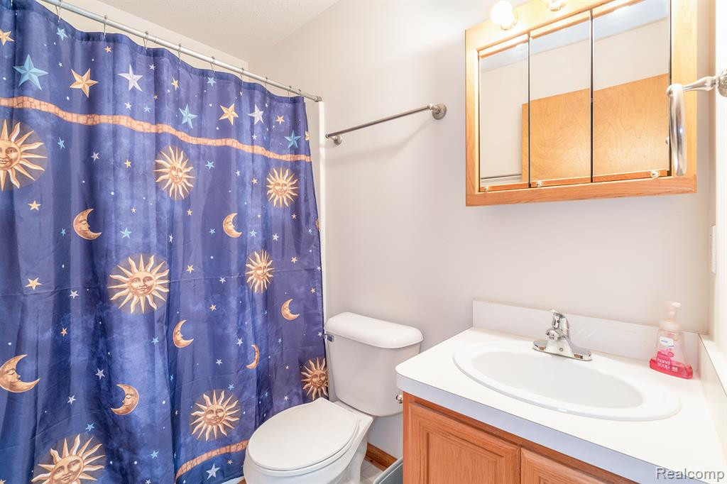 9754 SAWGRASS Court, Belleville, MI 48111 — Photo 15