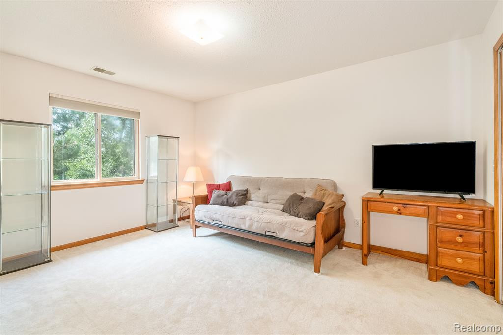 9754 SAWGRASS Court, Belleville, MI 48111 — Photo 17