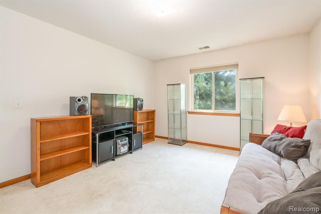 9754 SAWGRASS Court, Belleville, MI 48111 — Photo 18