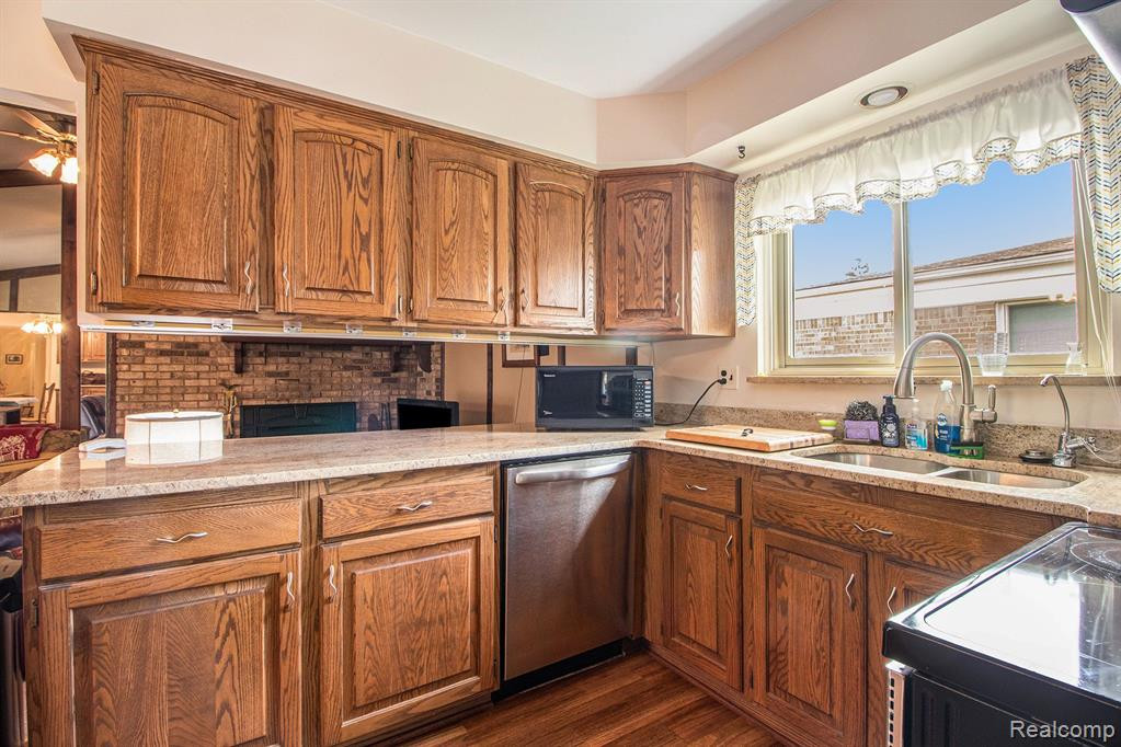 44201 FRANCISCAN Drive, Canton, MI 48187 — Photo 8