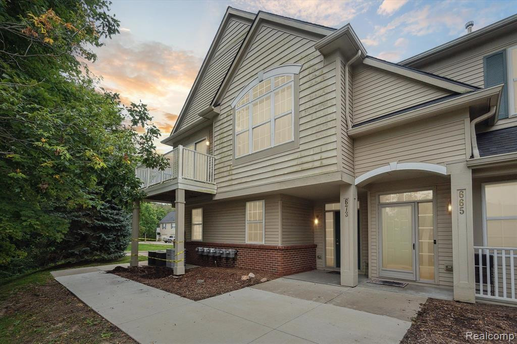673 ABBINGTON, Howell, MI 48843 — front exterior