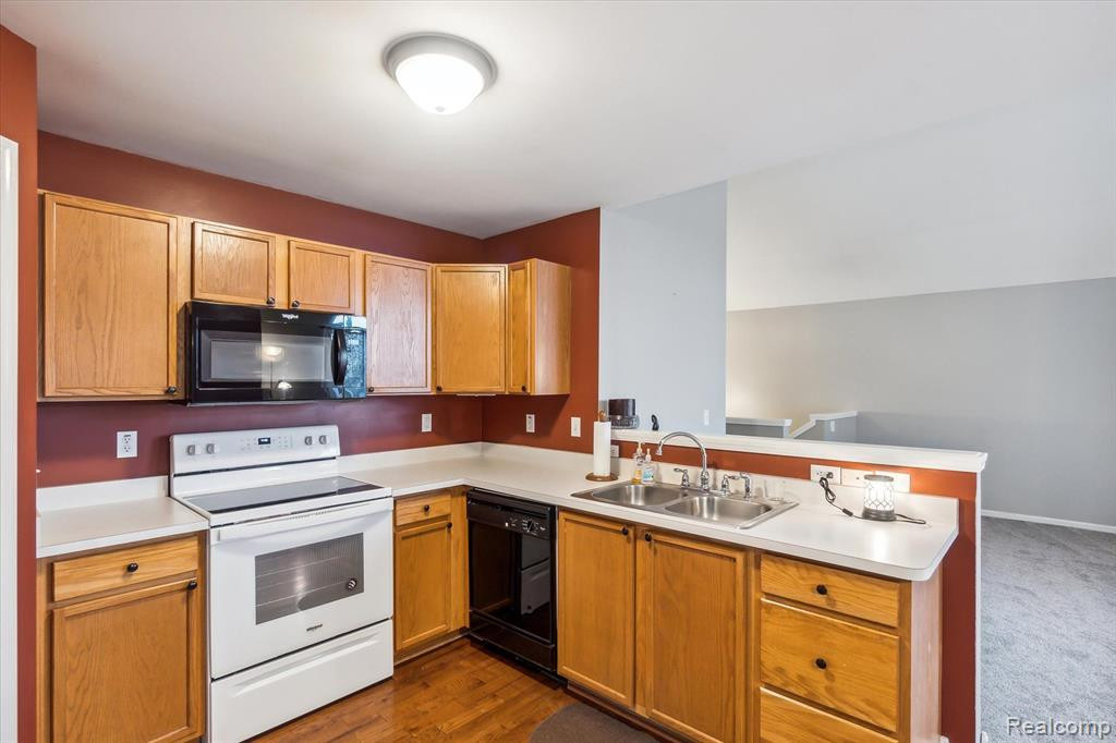 673 ABBINGTON, Howell, MI 48843 — Photo 12