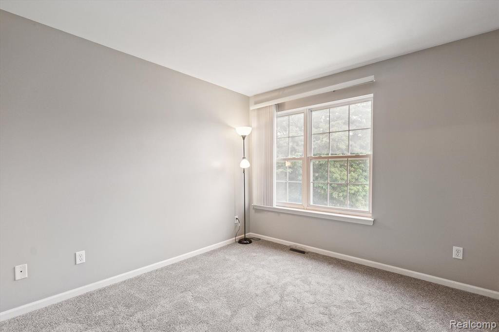 673 ABBINGTON, Howell, MI 48843 — Photo 14