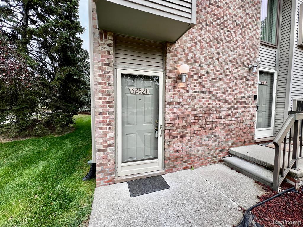 42521 LILLEY POINTE Drive, Canton, MI 48187 — Photo 2