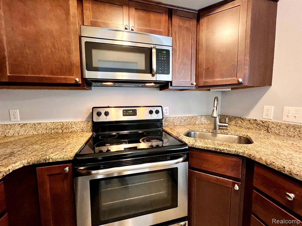 42521 LILLEY POINTE Drive, Canton, MI 48187 — Photo 9