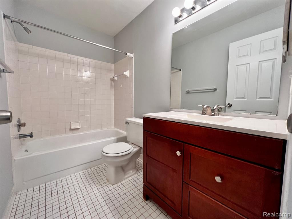 42521 LILLEY POINTE Drive, Canton, MI 48187 — Photo 16