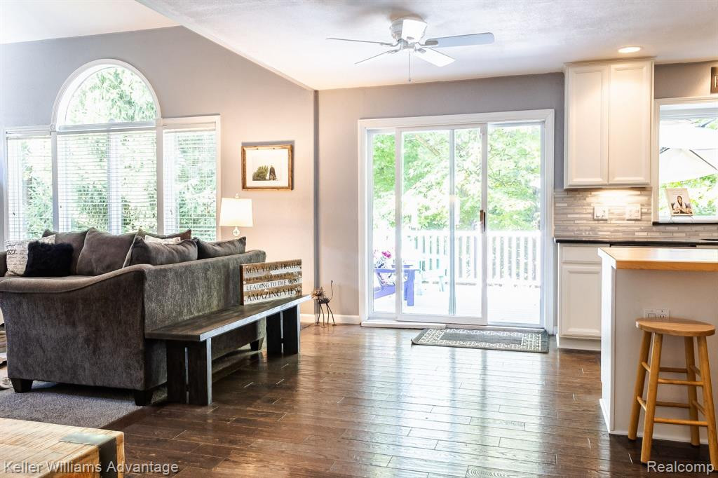 7885 LAKE CREST Drive, Ypsilanti, MI 48197 — Photo 8