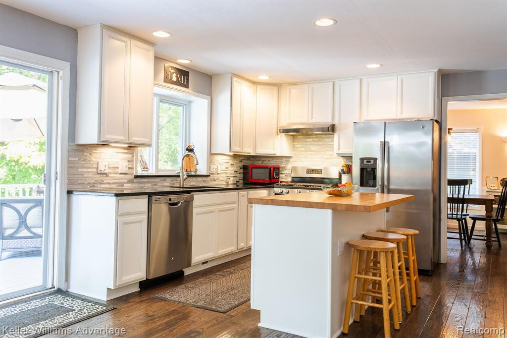 7885 LAKE CREST Drive, Ypsilanti, MI 48197 — Photo 9