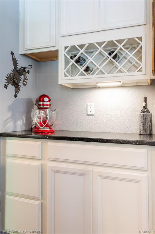 7885 LAKE CREST Drive, Ypsilanti, MI 48197 — Photo 11
