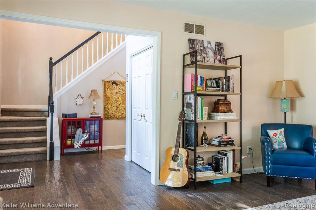 7885 LAKE CREST Drive, Ypsilanti, MI 48197 — Photo 18