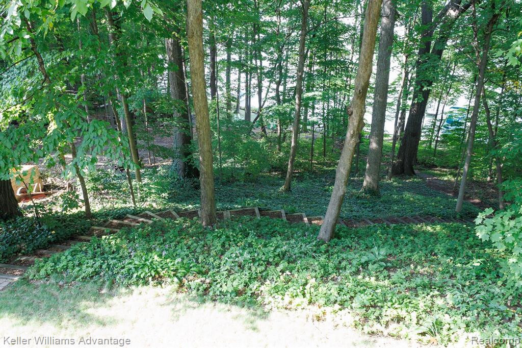 7885 LAKE CREST Drive, Ypsilanti, MI 48197 — Photo 20