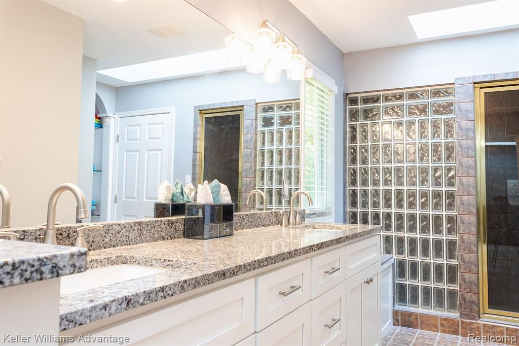 7885 LAKE CREST Drive, Ypsilanti, MI 48197 — Photo 24