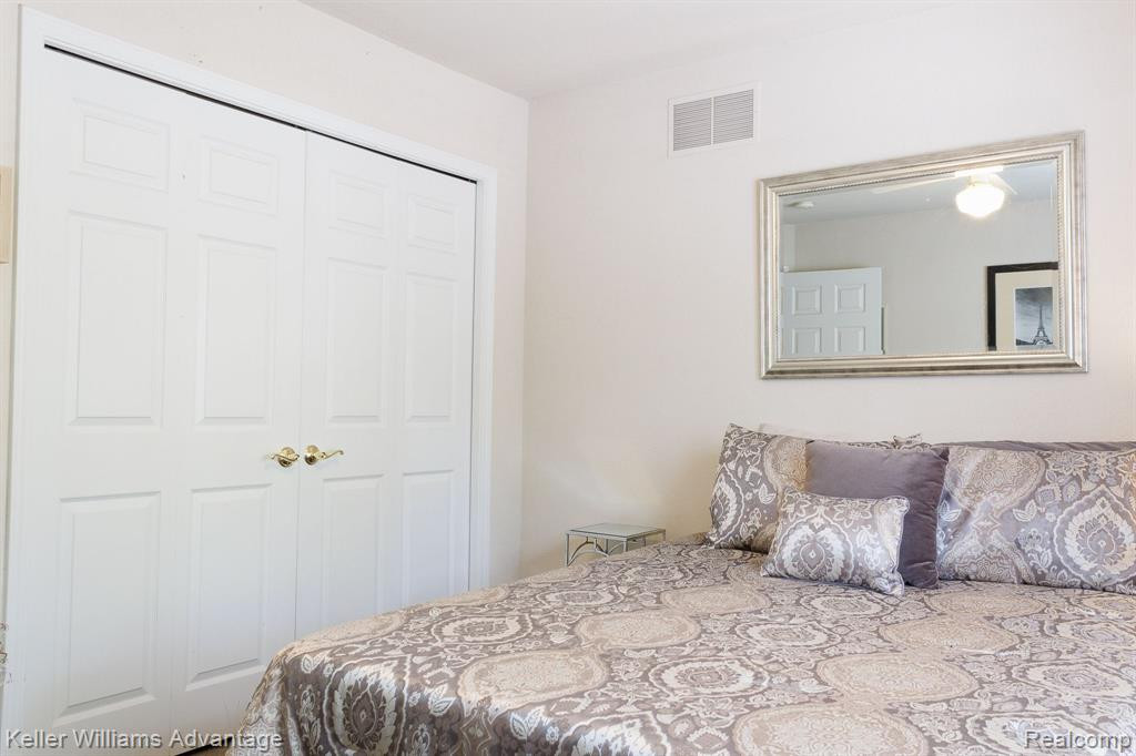 7885 LAKE CREST Drive, Ypsilanti, MI 48197 — Photo 30