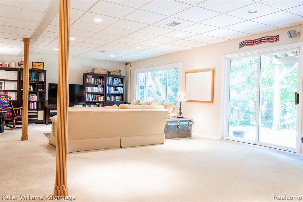 7885 LAKE CREST Drive, Ypsilanti, MI 48197 — Photo 35