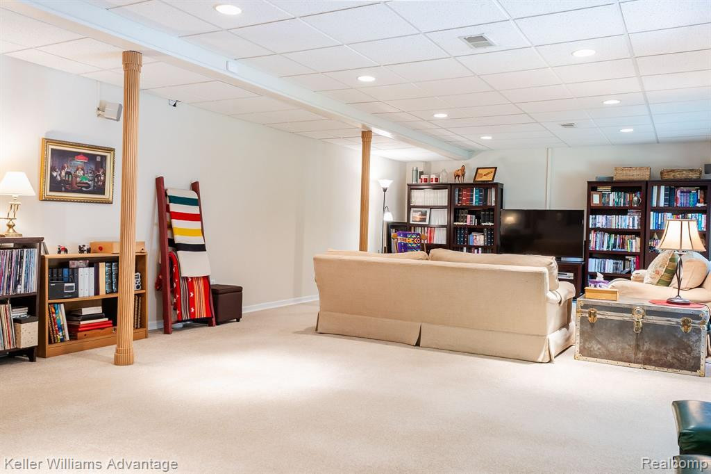 7885 LAKE CREST Drive, Ypsilanti, MI 48197 — Photo 36