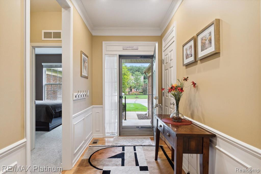 3730 RAINIER Drive, 109, Howell, MI 48843 — Photo 2
