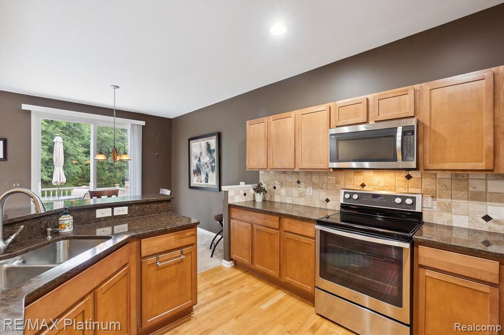 3730 RAINIER Drive, 109, Howell, MI 48843 — Photo 9