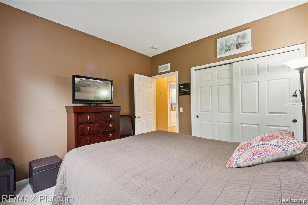 3730 RAINIER Drive, 109, Howell, MI 48843 — Photo 14