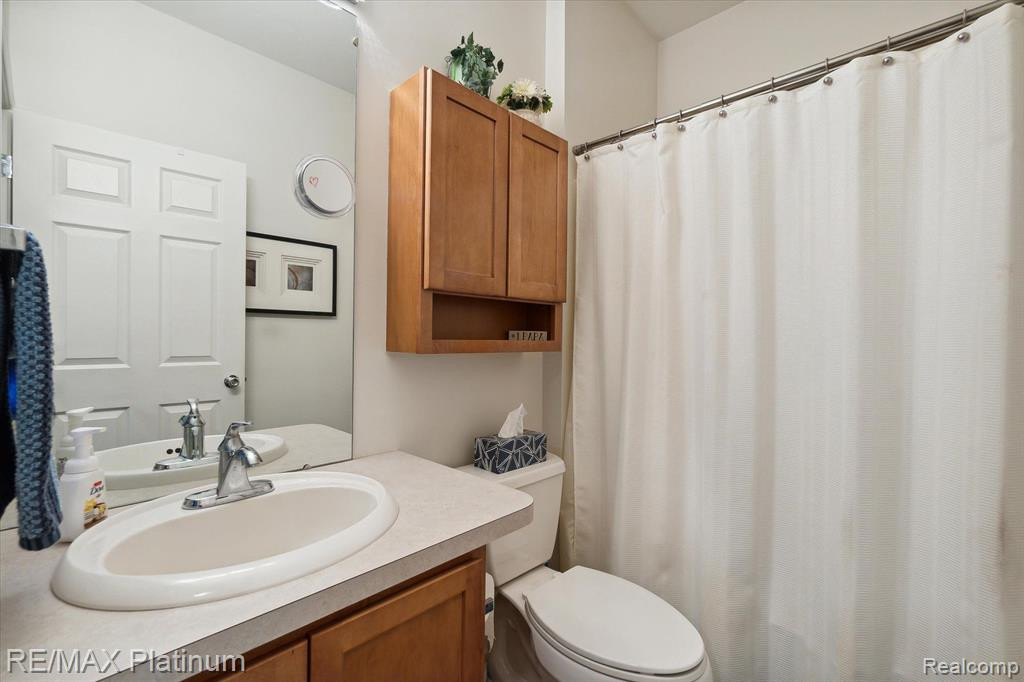 3730 RAINIER Drive, 109, Howell, MI 48843 — Photo 15