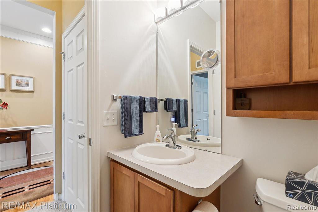 3730 RAINIER Drive, 109, Howell, MI 48843 — Photo 16