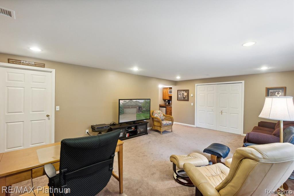 3730 RAINIER Drive, 109, Howell, MI 48843 — Photo 23