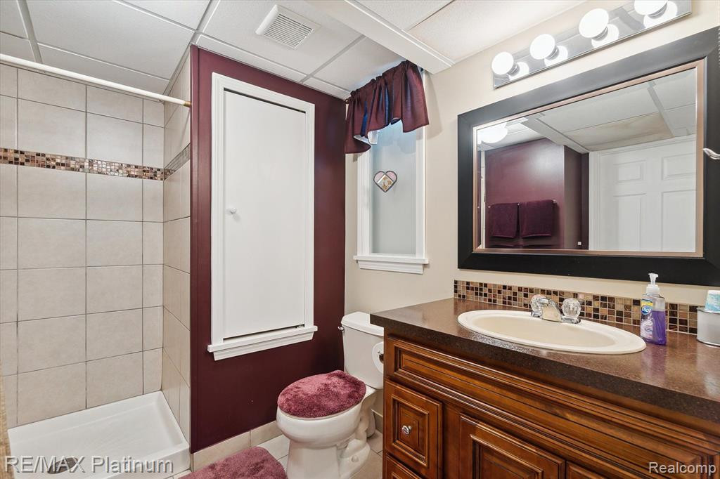 3730 RAINIER Drive, 109, Howell, MI 48843 — Photo 27