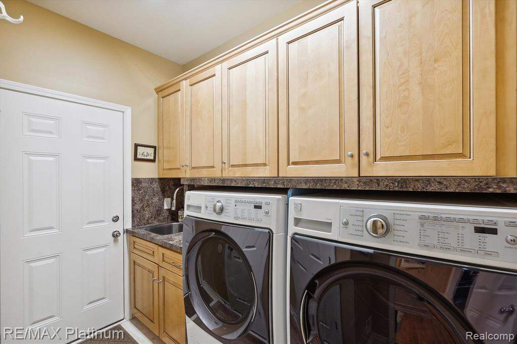 3730 RAINIER Drive, 109, Howell, MI 48843 — Photo 29