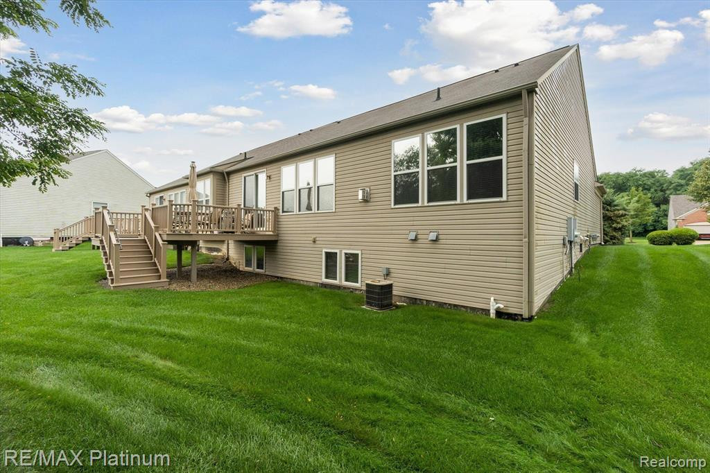 3730 RAINIER Drive, 109, Howell, MI 48843 — Photo 32