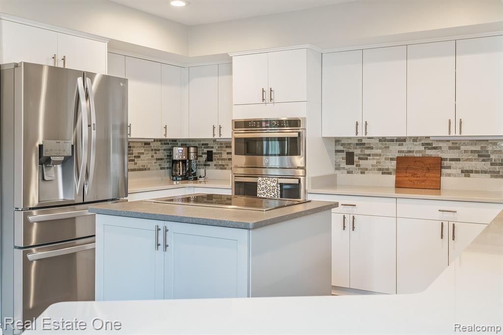 13672 EATON Drive, Unit 9, Plymouth, MI 48170 — Photo 19
