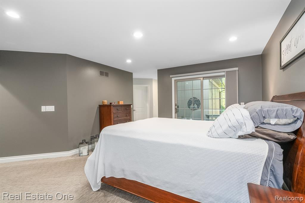 13672 EATON Drive, Unit 9, Plymouth, MI 48170 — Photo 26