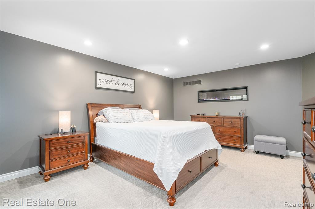 13672 EATON Drive, Unit 9, Plymouth, MI 48170 — Photo 27