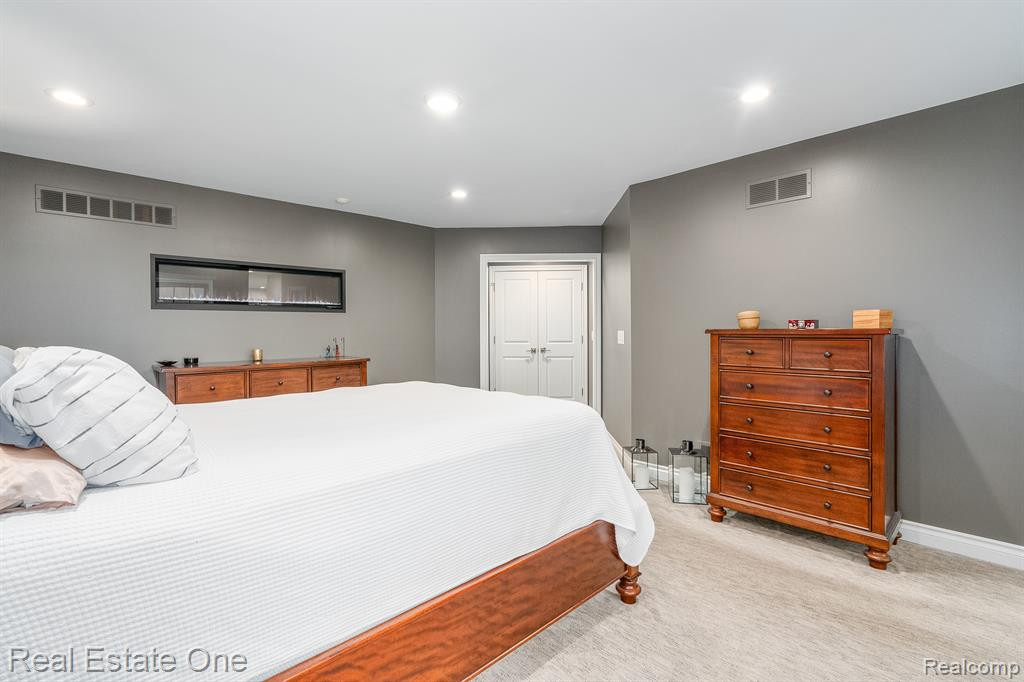 13672 EATON Drive, Unit 9, Plymouth, MI 48170 — Photo 28