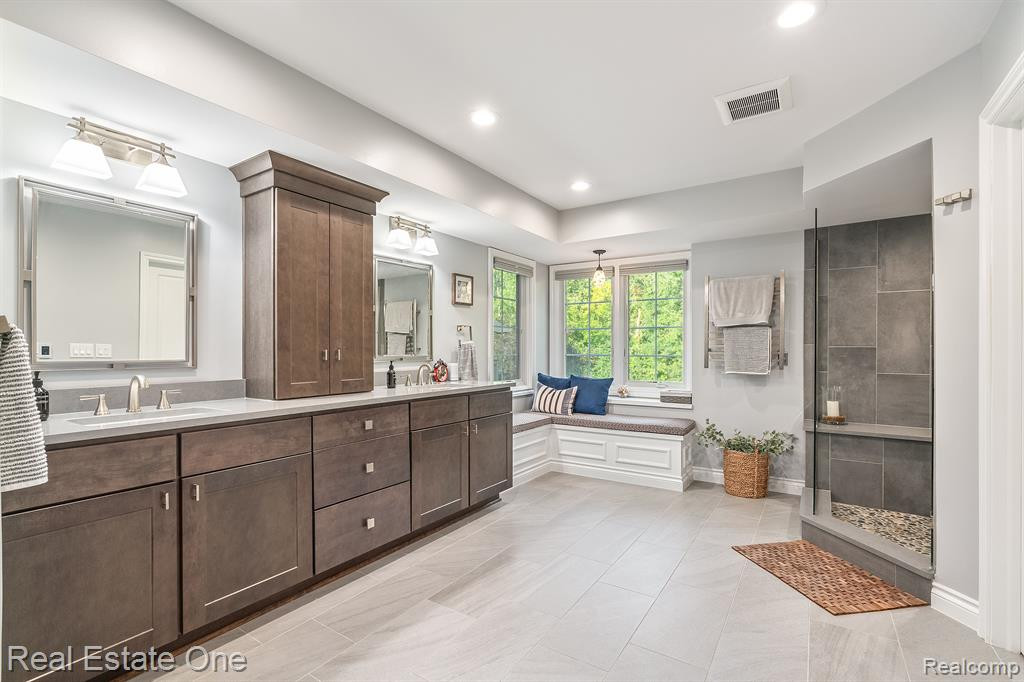 13672 EATON Drive, Unit 9, Plymouth, MI 48170 — Photo 32