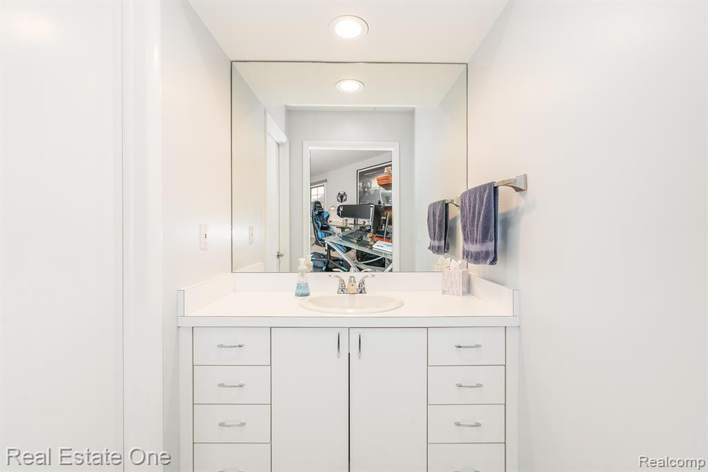 13672 EATON Drive, Unit 9, Plymouth, MI 48170 — Photo 36