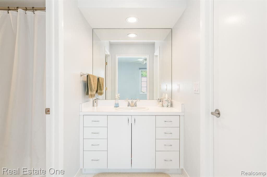 13672 EATON Drive, Unit 9, Plymouth, MI 48170 — Photo 37