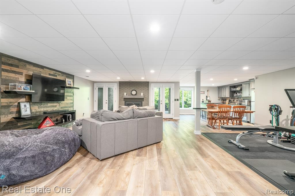 13672 EATON Drive, Unit 9, Plymouth, MI 48170 — Photo 41