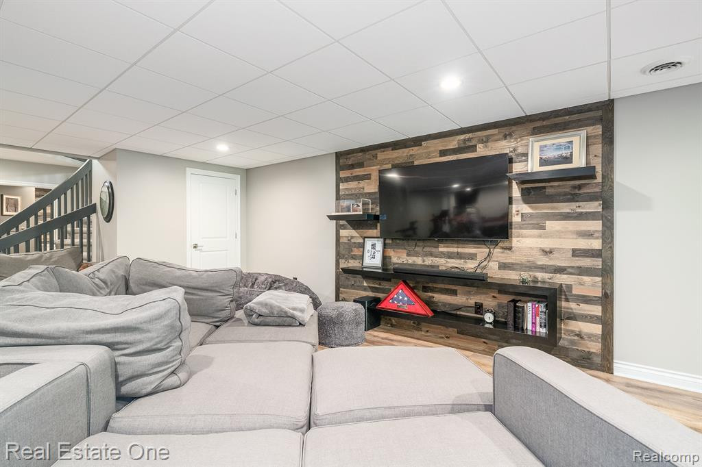 13672 EATON Drive, Unit 9, Plymouth, MI 48170 — Photo 43