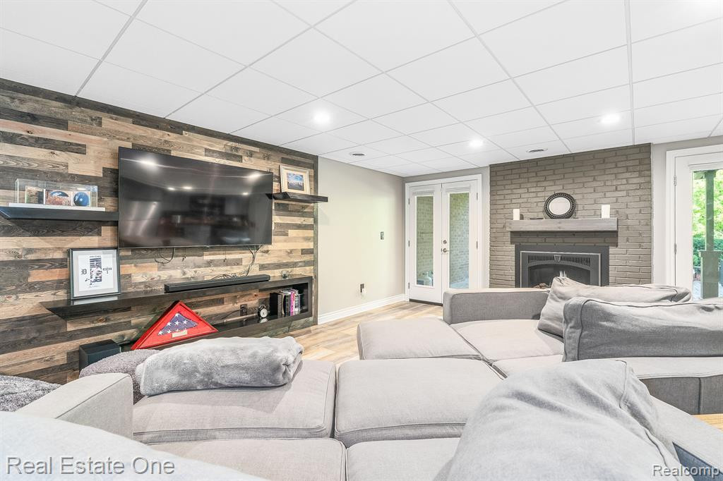 13672 EATON Drive, Unit 9, Plymouth, MI 48170 — Photo 45