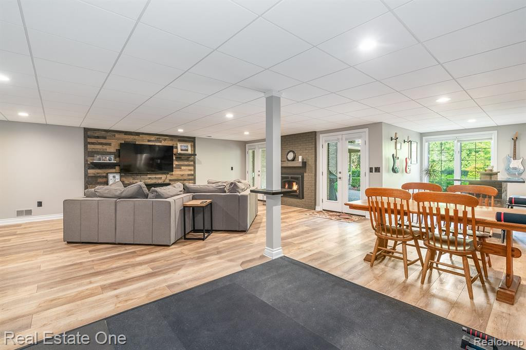 13672 EATON Drive, Unit 9, Plymouth, MI 48170 — Photo 53