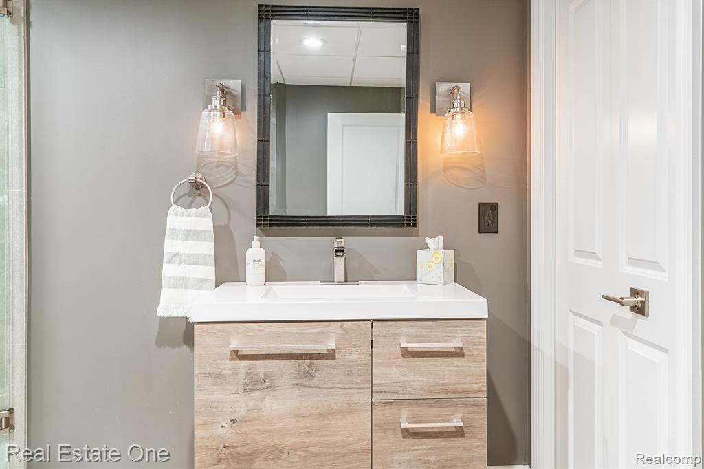 13672 EATON Drive, Unit 9, Plymouth, MI 48170 — Photo 55
